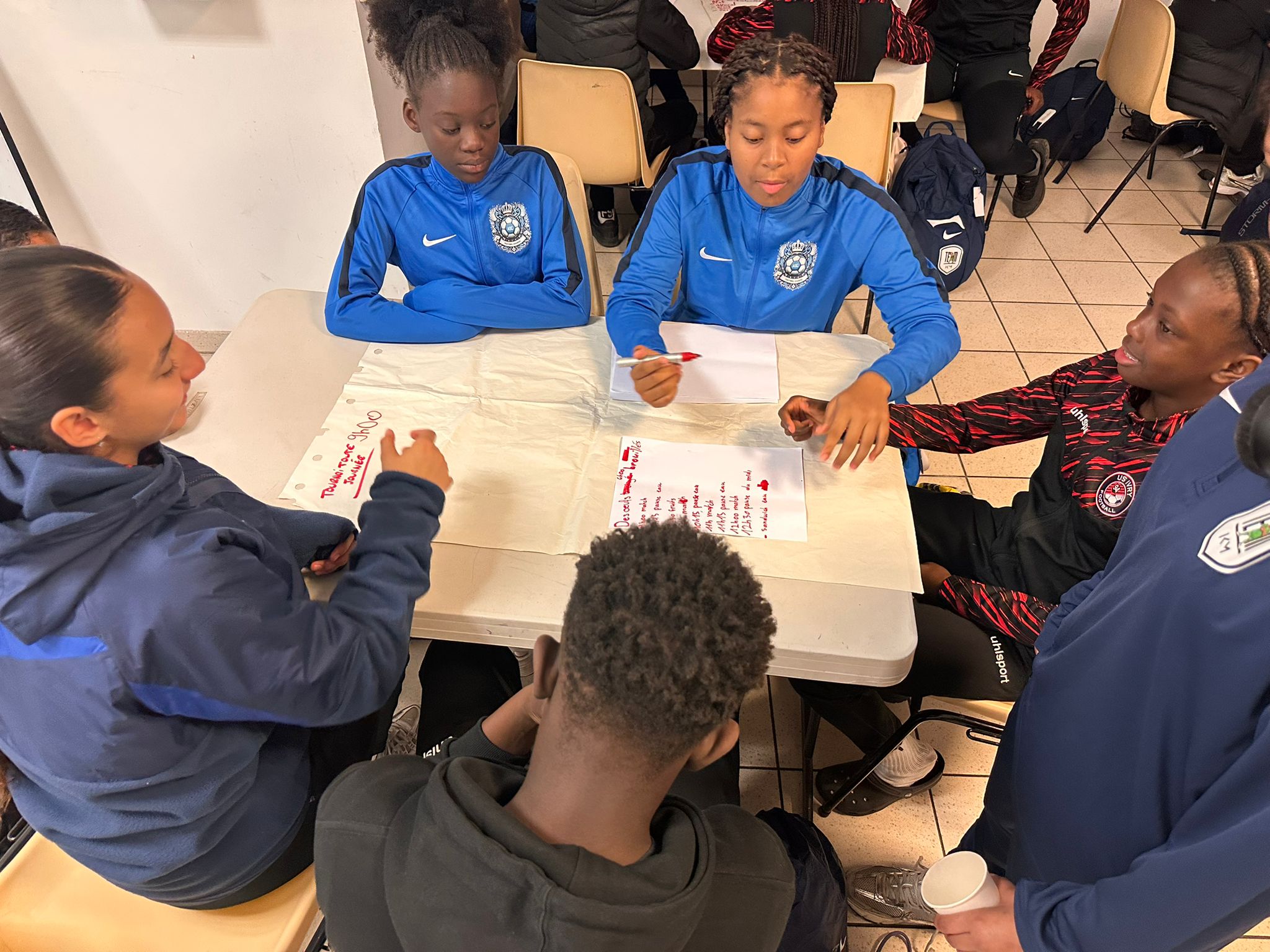 Atelier nutrition en petit groupe après la présentation